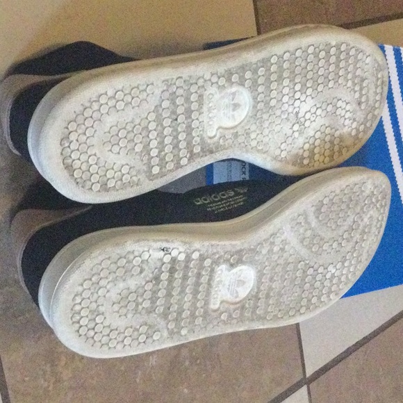 Sneakers - Picture 4 of 8